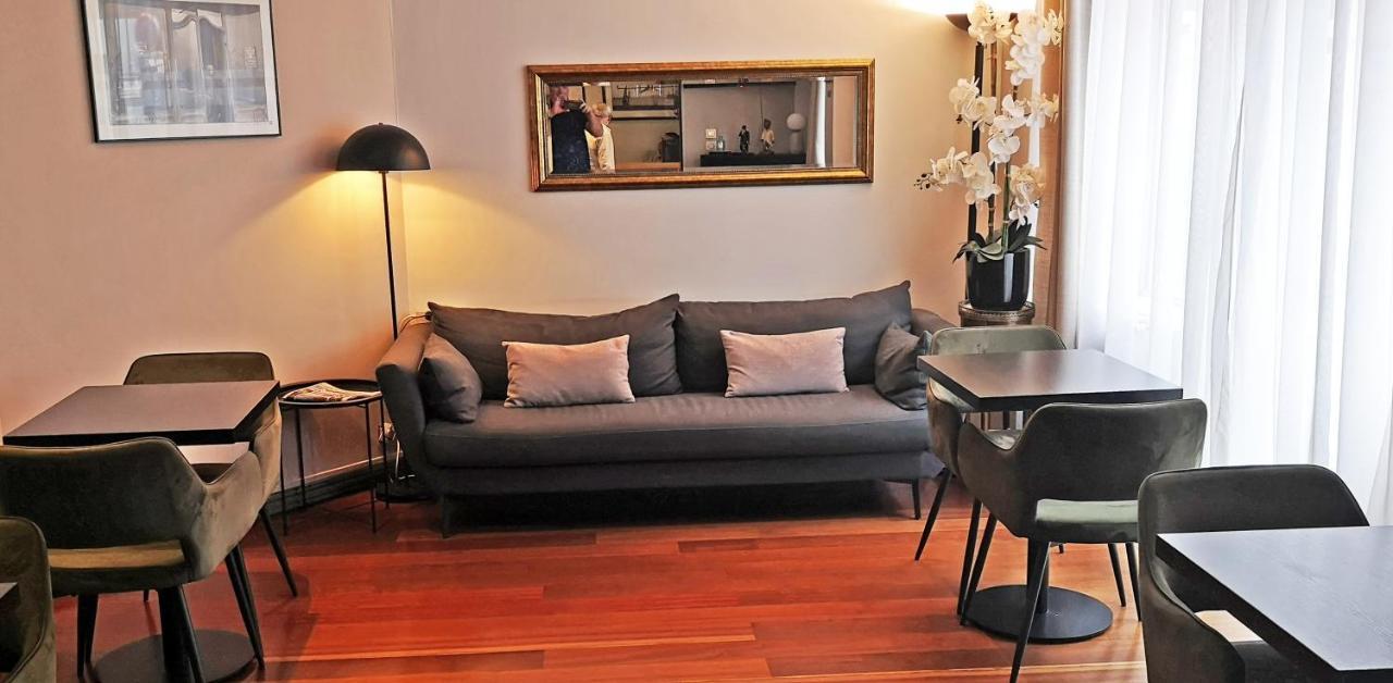 Hotel Hippodrome Paris Luaran gambar