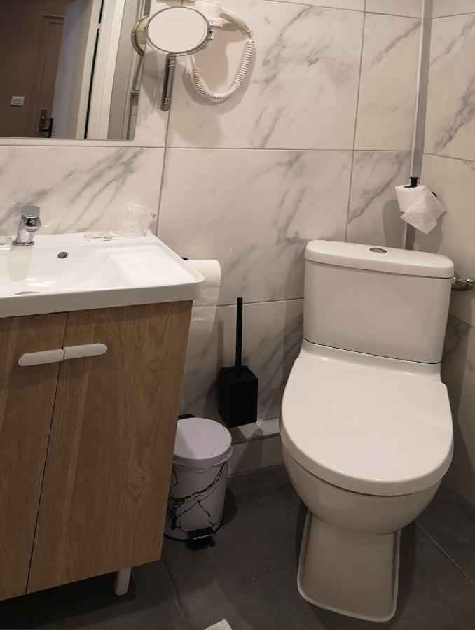 Hotel Hippodrome Paris Luaran gambar