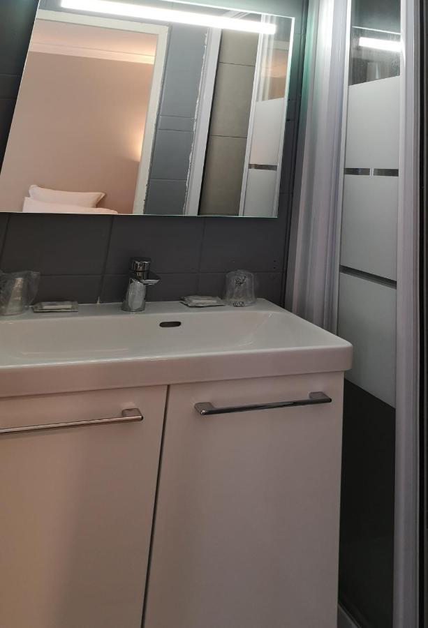 Hotel Hippodrome Paris Luaran gambar