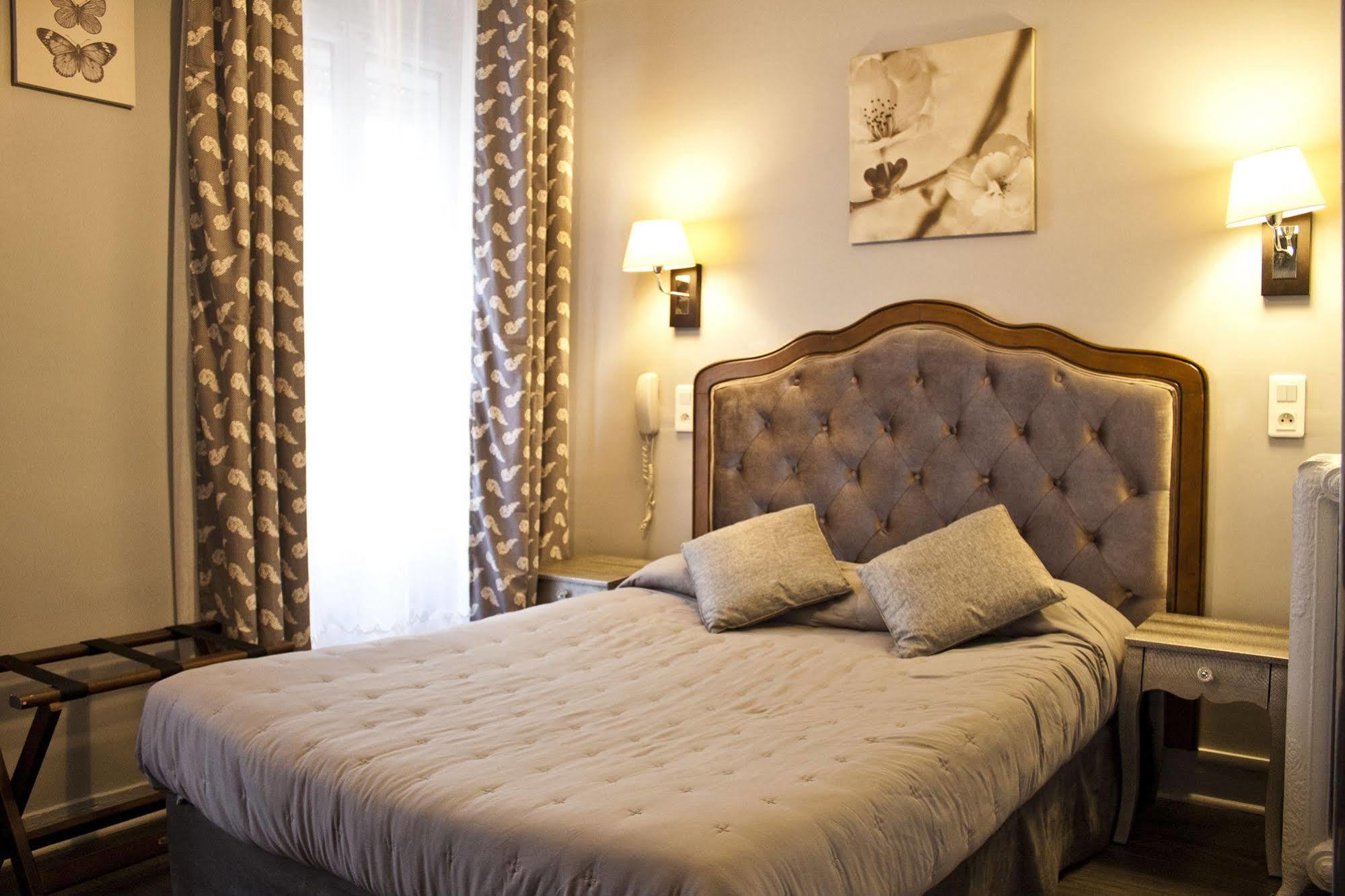 Hotel Hippodrome Paris Luaran gambar