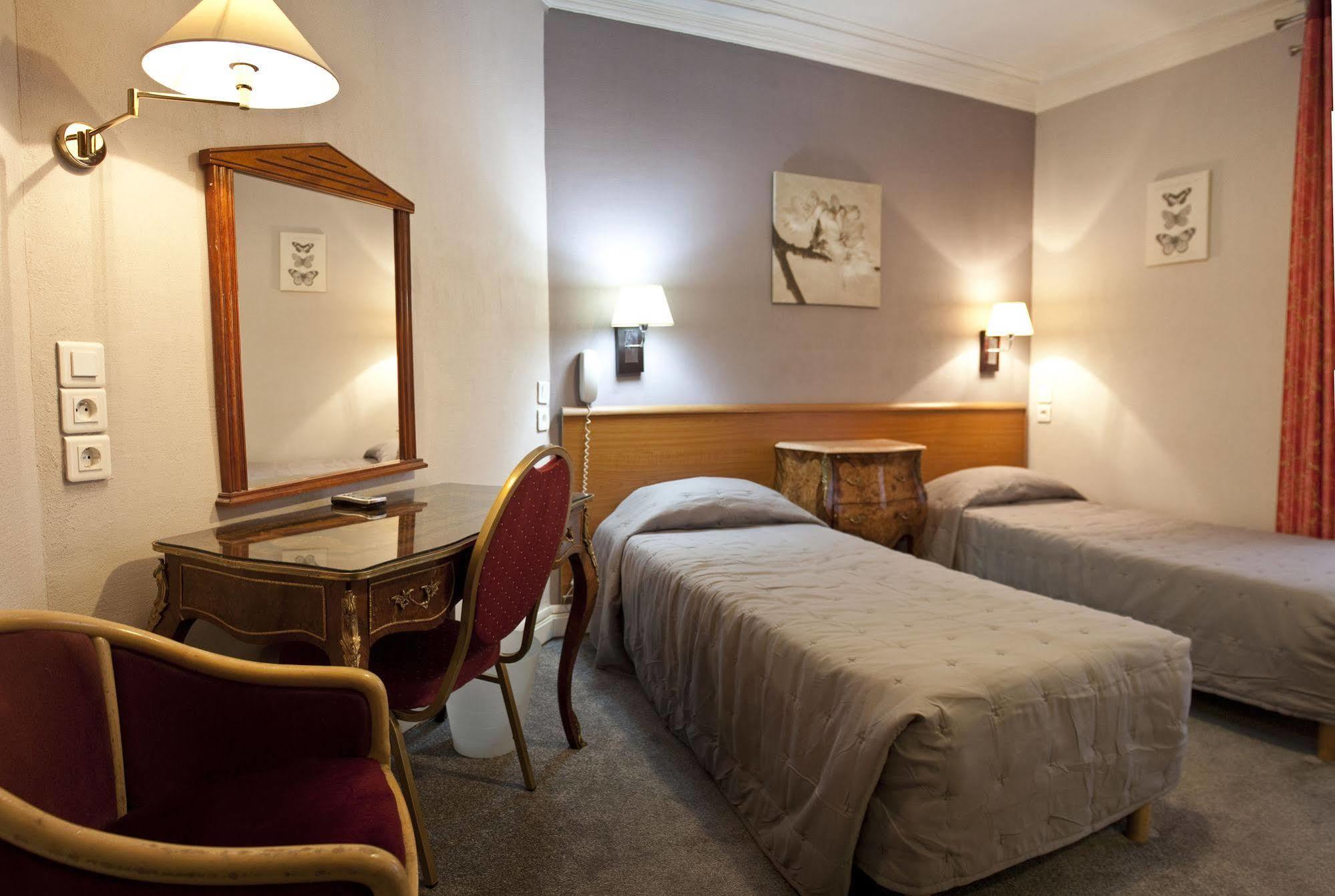 Hotel Hippodrome Paris Luaran gambar
