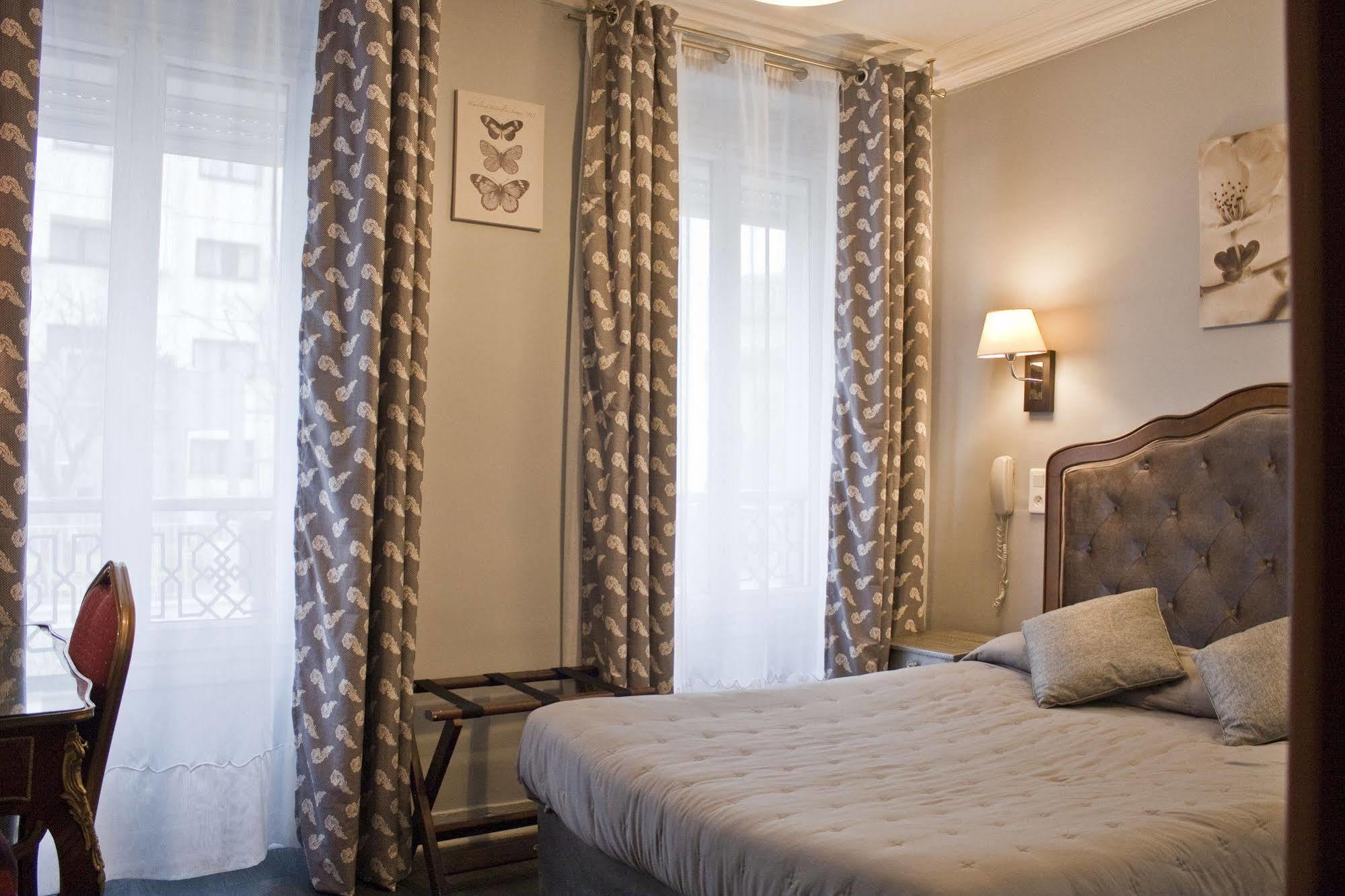 Hotel Hippodrome Paris Luaran gambar